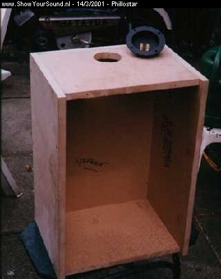 showyoursound.nl - Darkside of Phillostar - phillostar - kist klein.jpg - This is the ported enclosure i made for the 12